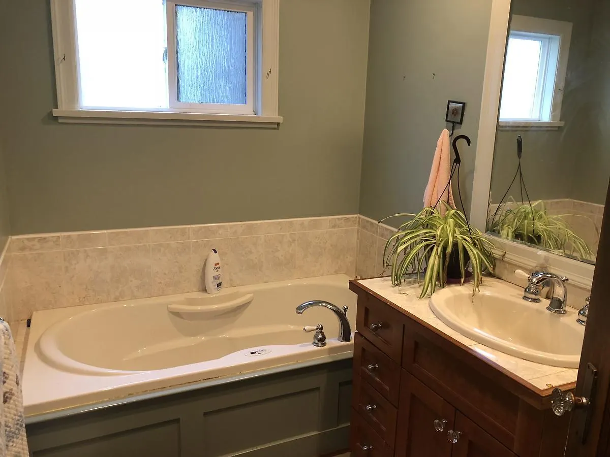 The Sunshine House-Free Parking Bed and Breakfast Vancouver Bed & Breakfast
